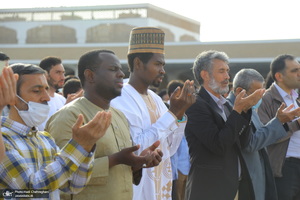 نماز عید سعید فطر در حرم مطهر حضرت معضومه (س)