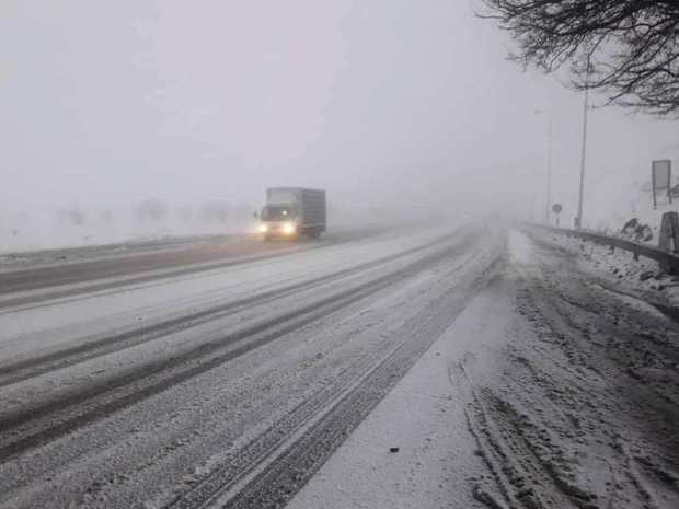 تردد از گردنه اسدآباد در برف و کولاک ممنوع می شود