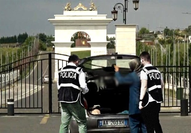 تسنیم: پلیس آلبانی کنترل مقر منافقین را در دست گرفت/ ورود و خروج بدون بازرسی ممنوع است