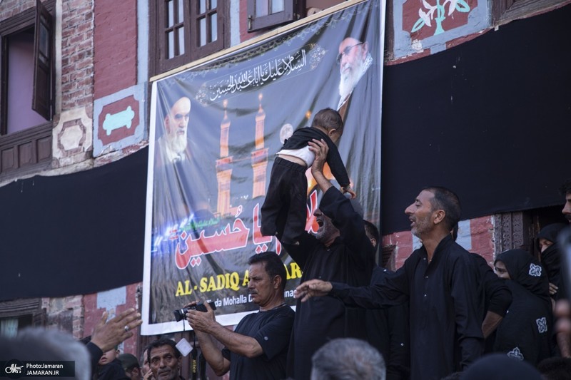 عزاداری سنتی کشمیری‌ها روی قایق