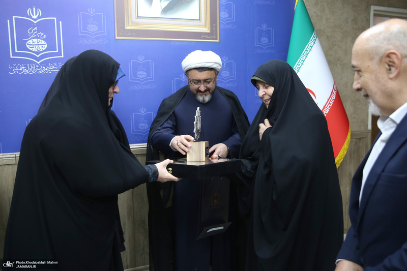 اولین نشست : زن در اندیشه دینی فلسفی امام خمینی (س)