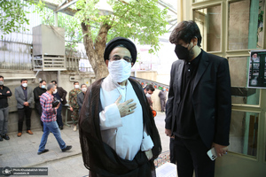 مراسم تشییع حجت الاسلام و المسلمین محتشمی پور در حسینیه جماران