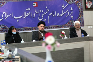 نشست صمیمانه اعضا هیات علمی پژوهشکده امام خمینی و انقلاب اسلامی با تولیت  معزز به مناسبت روز معلم