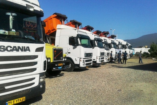 توزیع لاستیک بین کامیون داران خوزستان آغاز شد