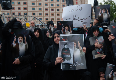 تجمع مردمی در سوگ شهادت رئیس جمهوری و هیات همراه در میدان ولیعصر (عج)