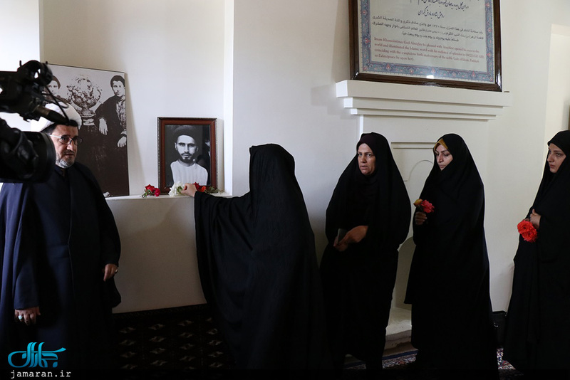 عطرافشانی و غبارروبی بیت تاریخی حضرت امام در خمین