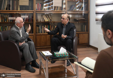 حسن سبحانی: راه اصلاح اقتصاد، بازگرداندن مدیریت تجارت خارجی و قاعده‌گذاری ارزی است/ فساد، محصول نابرابری ساختاری و بی‌اعتمادی نهادی است/ احمدی: مذاکره با عزت نه تنها تحقیر نیست، بلکه بخشی از سیاست عقلانی است