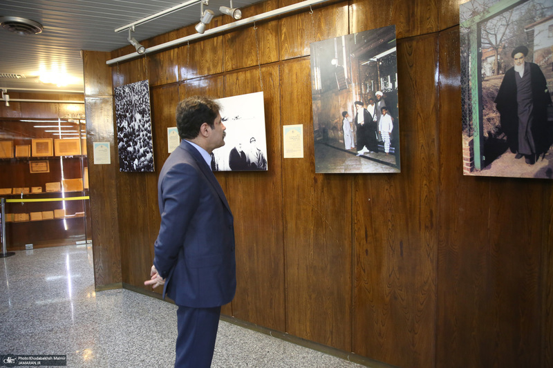 بازدید عبدالکریم حسین‌زاده، معاون امور توسعه روستایی و مناطق محروم کشور  از بیت امام خمینی (س) در جماران