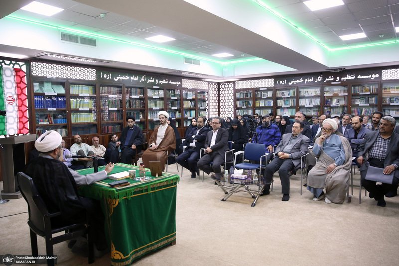 دیدار کارکنان موسسه تنظیم و نشر آثار امام خمینی (س) با حجت الاسلام و المسلمین علی کمساری