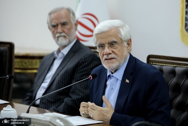 عارف: راهبرد نظام مذاکره بود/ اتحاد ملی باید در عمل و نه حرف و بیانیه باشد/ از درگیری‌های سیاسی نتیجه‌ای حاصل نمی‌شود/ اگر زمانی سازوکارهای دهه ۶۰ الزامی بود، امروز شاید دیگر ضرورتی ندارد/ باید فضای آرام جامعه را حفظ کنیم