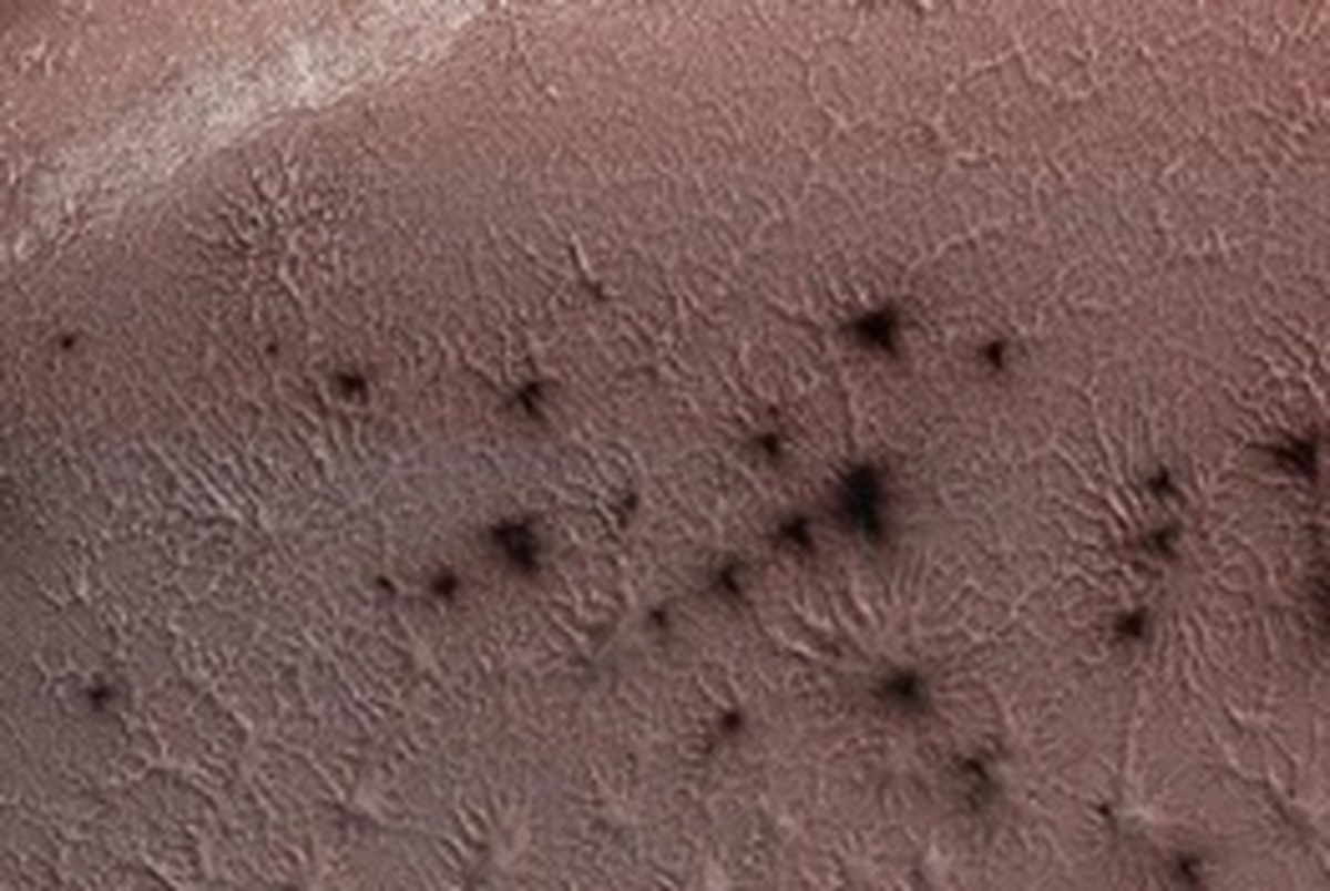  عنکبوت‌های فصلی روی سطح مریخ+ عکس