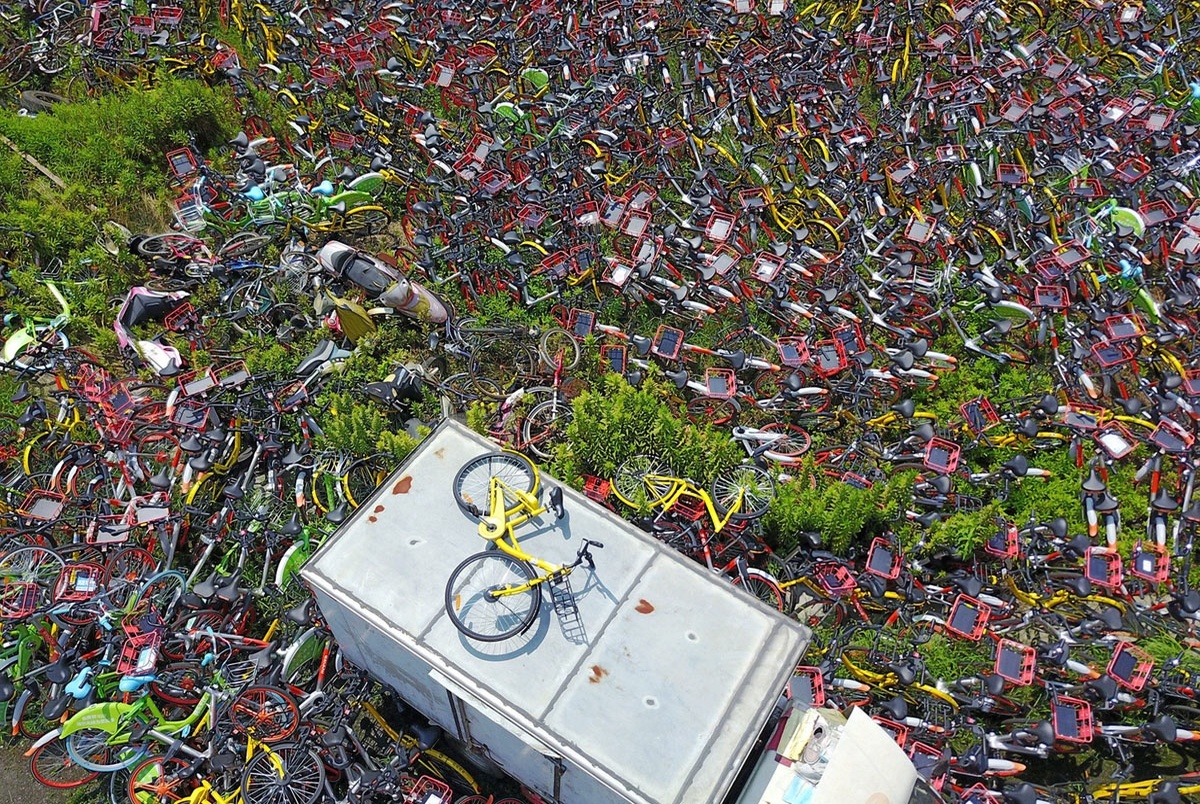 معضل دوچرخه های بلا استفاده در چین/قبرستان دوچرخه ها + تصاویر