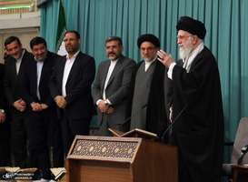 دیدار شرکت‌کنندگان در مسابقات بین‌المللی قرآن با رهبر معظم انقلاب
