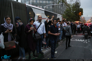 شادی مردم تهران پس از اعلام نتایج انتخابات ۲۹ اردیبهشت 