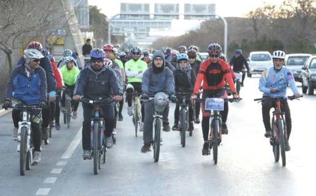 دوچرخه سواران مشهد روز هوای پاک را گرامی داشتند