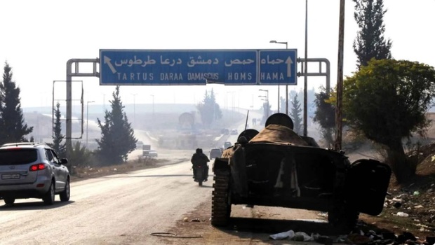 الجزیره مدعی شد: 
حرکت مخالفان به سمت دمشق/نیروهای ارتش سوریه از البوکمال خارج شده و خود و تجهیزاتشان را تسلیم ارتش عراق کردند