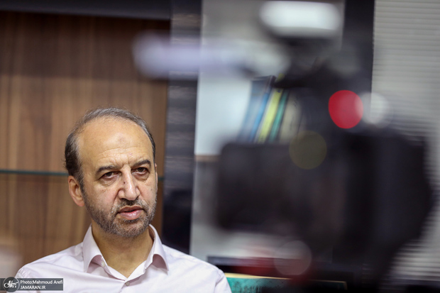 سرافراز، رئیس اسبق صداوسیما: صداوسیما باید مستقل و ناظر بر قدرت باشد، نه بازوی تبلیغاتی نظام/ «آی‌فیلم» با وجود تکرار بالا، هنوز از پُرمخاطب‌ترین شبکه‌های صدا و سیماست/ برنامه نود باید در چارچوب زمانی و موضوعی مشخص باقی می‌ماند/ نظام تصمیم‌گیری ما پیچیده،