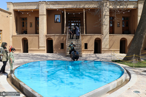 بازدید گردشگران نوروزی از بیت تاریخی امام در خمین