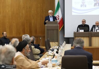 عارف در مجمع عمومی وزرای ادوار: کنار هم قرار گرفتن دو جریان سیاسی باعث هم‌افزایی به نفع نظام می‌شود/ در دولت وفاق هیچ بهانه‌ای برای عدم همکاری با مجمع وزرای ادوار وجود ندارد/مجمع وزرای ادوار می‌تواند در رفع چالش‌ها به دولت کمک کند
