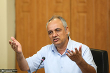 زیدآبادی: حامیان سرسخت لایحۀ حجاب و نیروهای نزدیک به جبهۀ پایداری علناً تهدید به شورشگری عملی می‌کنند/ سخنان اخیر امیرحسین بانکی‌پور نمایندۀ مجلس از اصفهان معنایی جز اعلام شورشگری علنی علیه نظامات موجود ندارد/ برخی نهادها در آستین خود مار پرورش داده‌اند