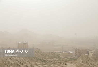 آسمان قم غبارآلود می‌شود