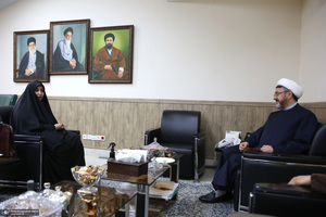 دیدار نرجس سلیمانی با دکتر علی کمساری ریاست موسسه تنظیم ونشرآثار امام خمینی (س)