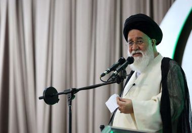 امام جمعه مشهد: بدبینی نسبت به زائران عراقی توطئه انگلیس است