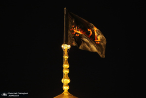 تعویض پرچم حرم کریمه اهل بیت(س) به مناسبت محرم