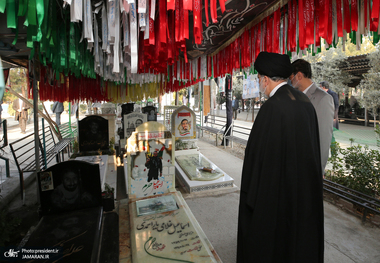 حضور رئیسی بر مزار شهدای انقلاب اسلامی