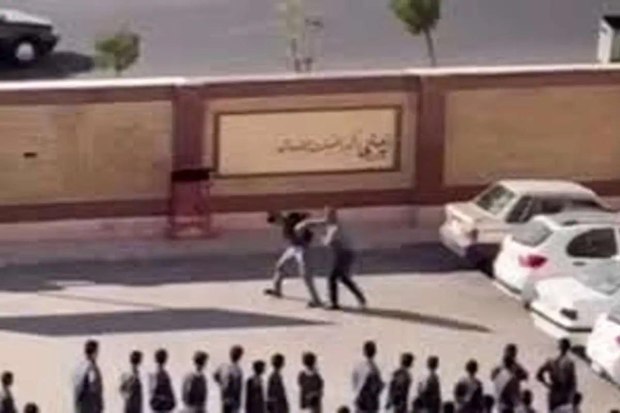 کتک زدن یک دانش آموز در پرند و اخراج کادر خاطی مدرسه + فیلم
