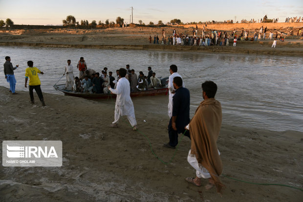 وزیر ارتباطات و فناوری اطلاعات در حال بازدید از مناطق سیل‌زده جنوب سیستان و بلوچستان است