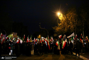 حركت دسته مردمى پرچمداران ايران به مناسبت روز جمهوری اسلامی ایران