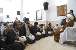 عمامه گذاری طلاب در روز میلاد پیامبر اکرم (ص) و امام صادق (ع) توسط مراجع تقلید