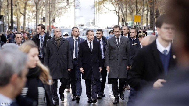 بازدید  رئیس جمهور فرانسه از پاریس آشوب زده+عکس