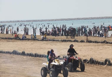 موتورهای چهارچرخ در ساحل گناوه ساماندهی می شوند