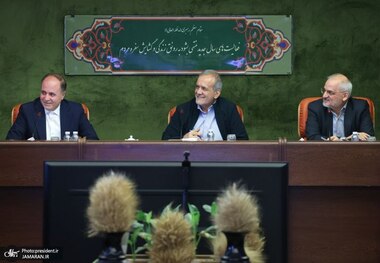 حضور پزشکیان در وزارت جهاد کشاورزی در روزی که شایعه استعفای نوری قزلجه مطرح شد/ رئیس جمهور: دولت از مدیران منتخب برآمده از روند کارشناسی قاطعانه حمایت می‌کند/ اصلاح شیوه تخصیص ارز ترجیحی با هدف حمایت مستقیم از مصرف‌کنندگان اجرا می‌شود