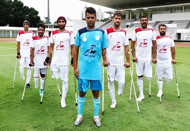 مصائب تلخ فوتبالیست های قطع عضو؛ از حالا به فکر پول بلیت هستیم!