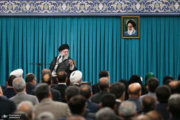 رهبر انقلاب: مراقب باشید در فهم انقلابی‌گری دچار خطا نشوید/ انقلابی‌گری فقط سروصدا کردن نیست