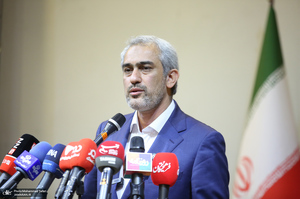 مراسم روز دانشجو در دانشگاه شریف با حضور وزیر اقتصاد/ علی مدنی‌زاده