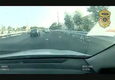 فیلمی از شلیک های پلیس برای متوقف کردن سارقان مزدا ۳۲۳