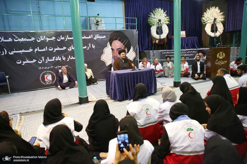 تجدید میثاق جمعی از جوانان هلال احمر با آرمان های حضرت امام خمینی (س)