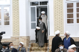 مراسم عمامه گذاری طلاب توسط آیت الله شبیری زنجانی در شب ولادت حضرت زهرا(س)