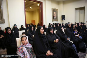 دیدار کارکنان حرم و موسسه تنظیم و نشر آثار امام خمینی(س) با سید حسن خمینی