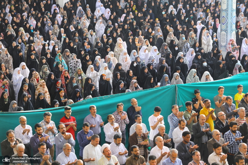 نماز عید سعید فطر در حرم مطهر حضرت معضومه (س)