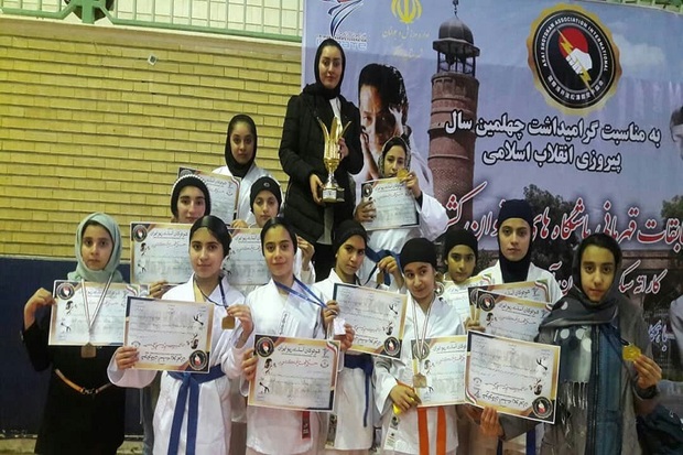 تیم کاراته دختران میاندوآب نایب قهرمان مسابقات کشور شد