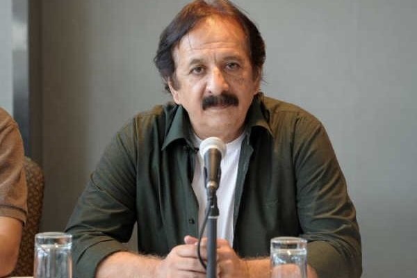 ملاقات مجید مجیدی با خانواده شهدای سارنگ/ چنین ملتی را مگر می‌شود شکست داد؟