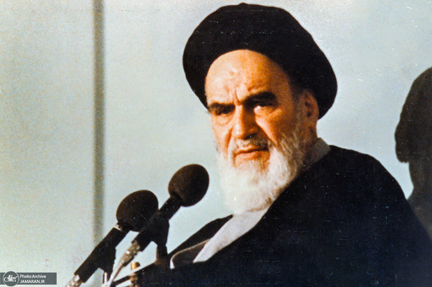 امام خمینی(س): اشخاصی را که اختلاف می‌اندازند از خود برانید 