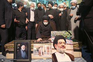 مراسم تشییع حجت الاسلام و المسلمین محتشمی پور در حسینیه جماران