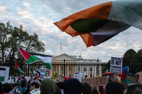 گزارش نیویورک تایمز از راهپیمایی در حمایت از غزه در سرتاسر ایالات متحده / «شما رای ما را از دست دادید آقای بایدن» / «بگذارید فلسطین زنده بماند»