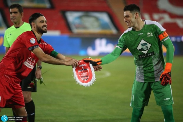 صحبت های تند دروازه بان محبوب تراکتوری ها؛ تا زنوزی هست بر نمی گردم!